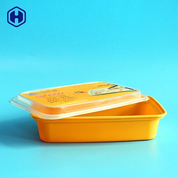 Leerer Verpacken- der Lebensmittelplastikbehälter in der Form, die 400ML 750ML beschriftet